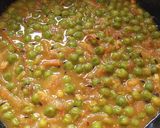 A picture of step 6 of Green Peas Curry.