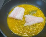 Foto del paso 7 de la receta: Guiso de merluza en amarillo