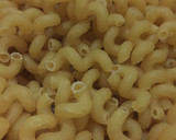 A picture of step 1 of Jellof macaroni with spaghetti.