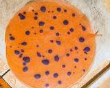 Foto langkah ke 4 dari resep Dadar Gulung Polkadot Isi Pisang Cokelat.