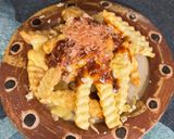 A picture of step 4 of Fried Potatoes with cheese and Japanese sauce.