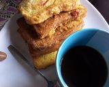 A picture of step 2 of Fried bread in egg.