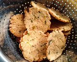 ઘઉં ના લોટ ની મઠરી (Wheat Flour Mathri Recipe In Gujarati) રેસીપી સ્ટેપ3ફોટો