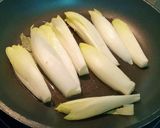 Foto del paso 2 de la receta Endivias a la plancha con champiñones al ajillo