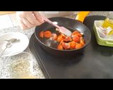 Foto del paso 5 de la receta: Filete de Merluza en Salsa de Tomate, Ajo y Albahaca