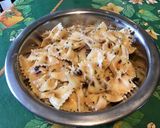 Une image de l'étape 11 de Farfalles bicolores au gorgonzola,basilic et oignon rouge.