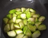 รูปขั้นตอนการทำที่ 5 ของ บวบผัดไข่