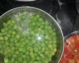 A picture of step 2 of Mushroom peas and potato curry.