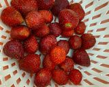Foto langkah ke 1 dari resep Korean Strawberry Milk.