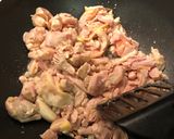 Hình bước làm 4 của món Gà om nấm hương
