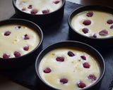 Une image de l'étape 2 de Crème brûlée au safran, au miel et aux framboises.