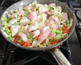 A picture of step 3 of Crispy Chicken Pie.