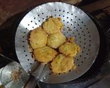 Foto langkah ke 8 dari resep Perkedel Kentang.