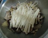รูปขั้นตอนการทำที่ 4 ของ กระเพาะหมูผัดผักกาดดองเห็ดเข็มทอง