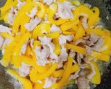 รูปขั้นตอนการทำที่ 4 ของ ผัดพริกหวานเหลือง