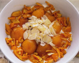 Foto del paso 6 de la receta: Gachas con yogurt, nísperos y almendras