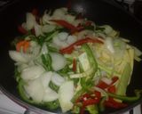 Foto del paso 4 de la receta: Wok de vegetales y pollo con tallarines
