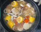 Foto langkah ke 4 dari resep Sup babi lobak jagung manis dan wortel.