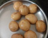 A picture of step 1 of Dum Aloo.