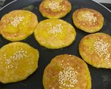 Foto langkah ke 4 dari resep Kue Labu Kuning Goreng Teflon.