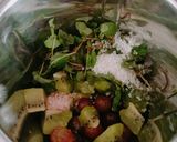 A picture of step 2 of કીવી દ્રાક્ષ નું જ્યુસ.(Kiwi Grapes Juice Recipe in Gujarati).