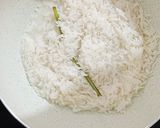 A picture of step 4 of Nasi Lemak/ Malaysian rice.