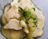 Foto del paso 3 de la receta: Mini tartas saladas de calabacín y ajetes