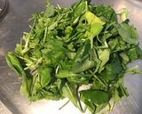 Une image de l'étape 3 de Pesto de fanes de radis à l ail fumé et trois fromages (recette anti gaspi).