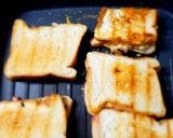 A picture of step 4 of Corn mayo grill sandwiches.