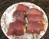 Foto del paso 5 de la receta: Judías verdes hervidas con patatas y rollitos de solomillo con lámina de calabacín y queso