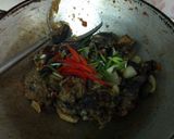 รูปขั้นตอนการทำที่ 11 ของ ไก่ดำผัดขิง