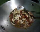 Foto langkah ke 3 dari resep Tumis Kangkung Jamur Kancing (bumbu tauco).
