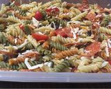 A picture of step 4 of Pepperoni pizza pasta salad.