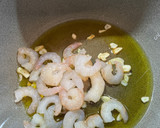 Foto del paso 1 de la receta: Tagliatelle con gambas y espinacas