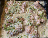 Foto del paso 3 de la receta: Muslitos de pollo deshuesado con salsa de puerros