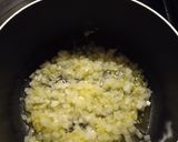Foto del paso 1 de la receta: Dados de pollo con setas en salsa de nata y queso