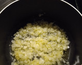 Foto del paso 1 de la receta: Dados de pollo con setas en salsa de nata y queso