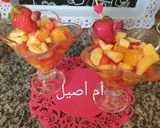 صورة لخطوة 2 من وصفة سلطة الفواكه بمركز الليمون و ماء الورد