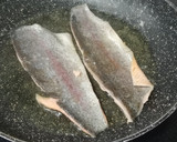 Foto del paso 1 de la receta: Trucha a la plancha al ajillo
