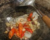 Foto langkah ke 2 dari resep Tumis Bunga/ Kembang Kol Udang.