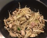 A picture of step 5 of Mushroom pasta.