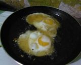 Foto langkah ke 2 dari resep Ceplok telor dan tahu saus tiram tuk sarapan simple.