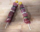 Foto del paso 3 de la receta: Brochetas de Añojo y Berenjena a la Miel