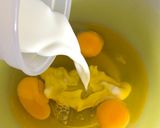 Une image de l'étape 2 de Cake salé à la feta et aux épinards.