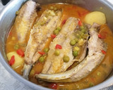 Foto del paso 3 de la receta: 240. Caballa en guiso de pimientos y guisantes