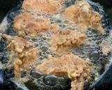 Foto langkah ke 3 dari resep Sayap Ayam Goreng Oseng Bawang ala Chef Devina.