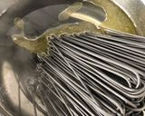 Foto del paso 8 de la receta: Pasta “Nero dí sepia” con Salmon y Gambas