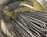 Foto del paso 8 de la receta: Pasta “Nero dí sepia” con Salmon y Gambas