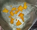 A picture of step 3 of Mango choco ice mousse.