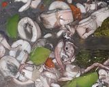 Foto langkah ke 4 dari resep Tumis cumi hitam.